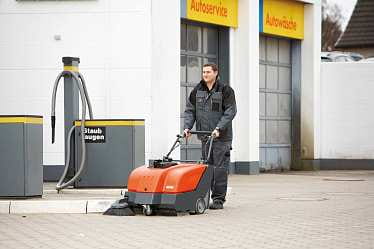 Подметальная машина Hako Sweepmaster P800 Подметальная машина Hako Sweepmaster P800